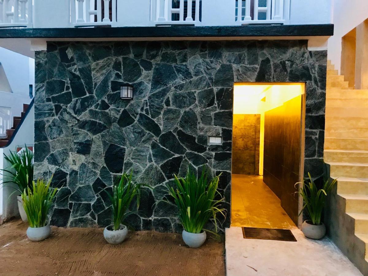 Central Beach Inn ミリッサ エクステリア 写真
