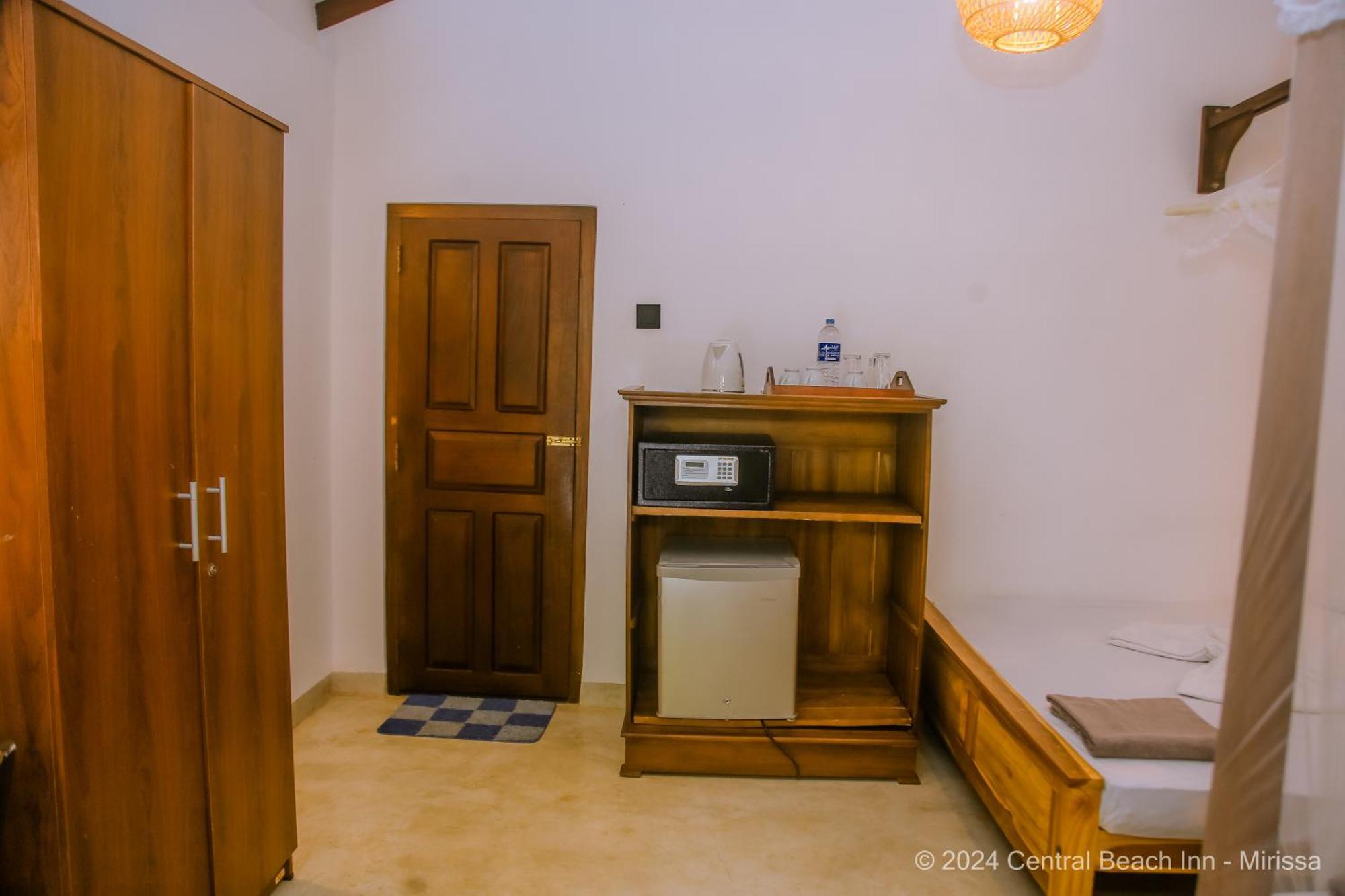 Central Beach Inn ミリッサ エクステリア 写真